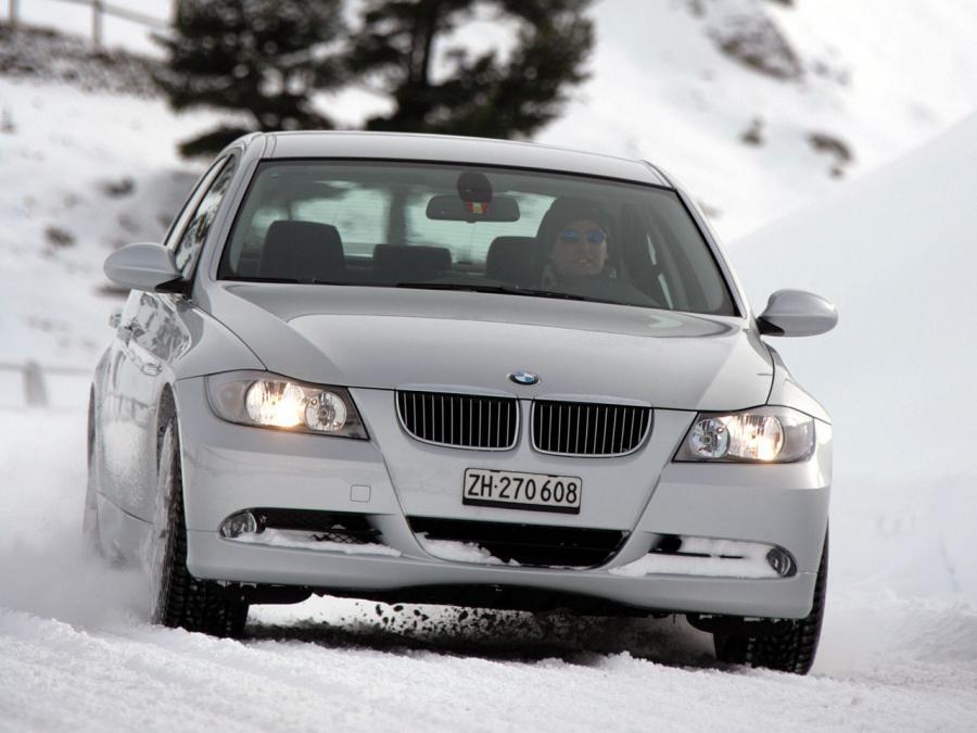  BMW 330xi Sedan 2005 года  (фото 1 из 3)
